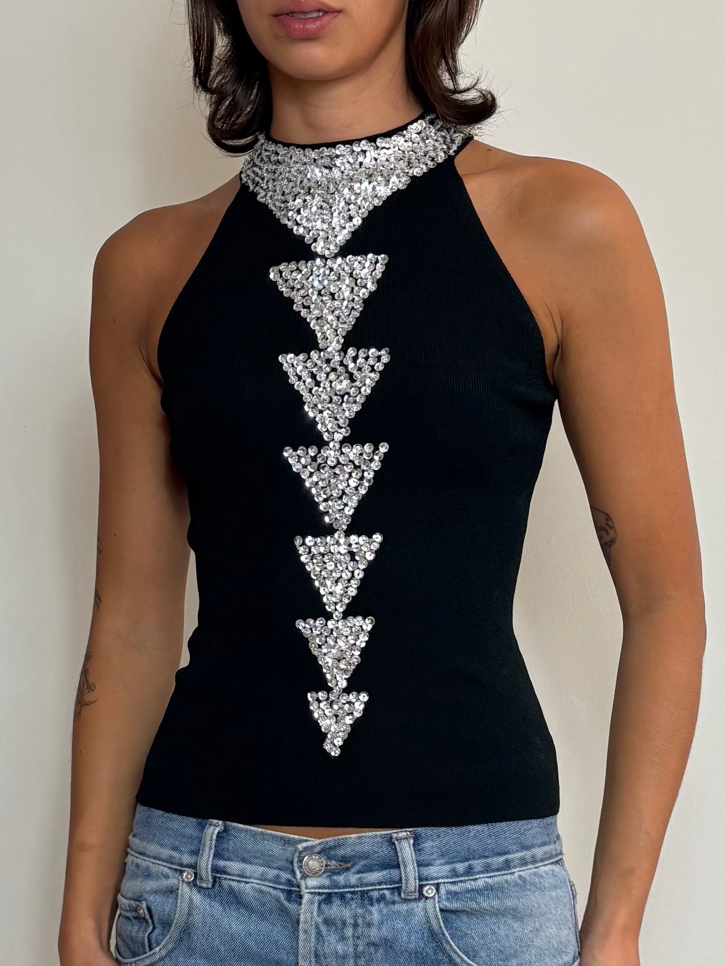 Top de Gola Alta com Missangas Pretas (S)