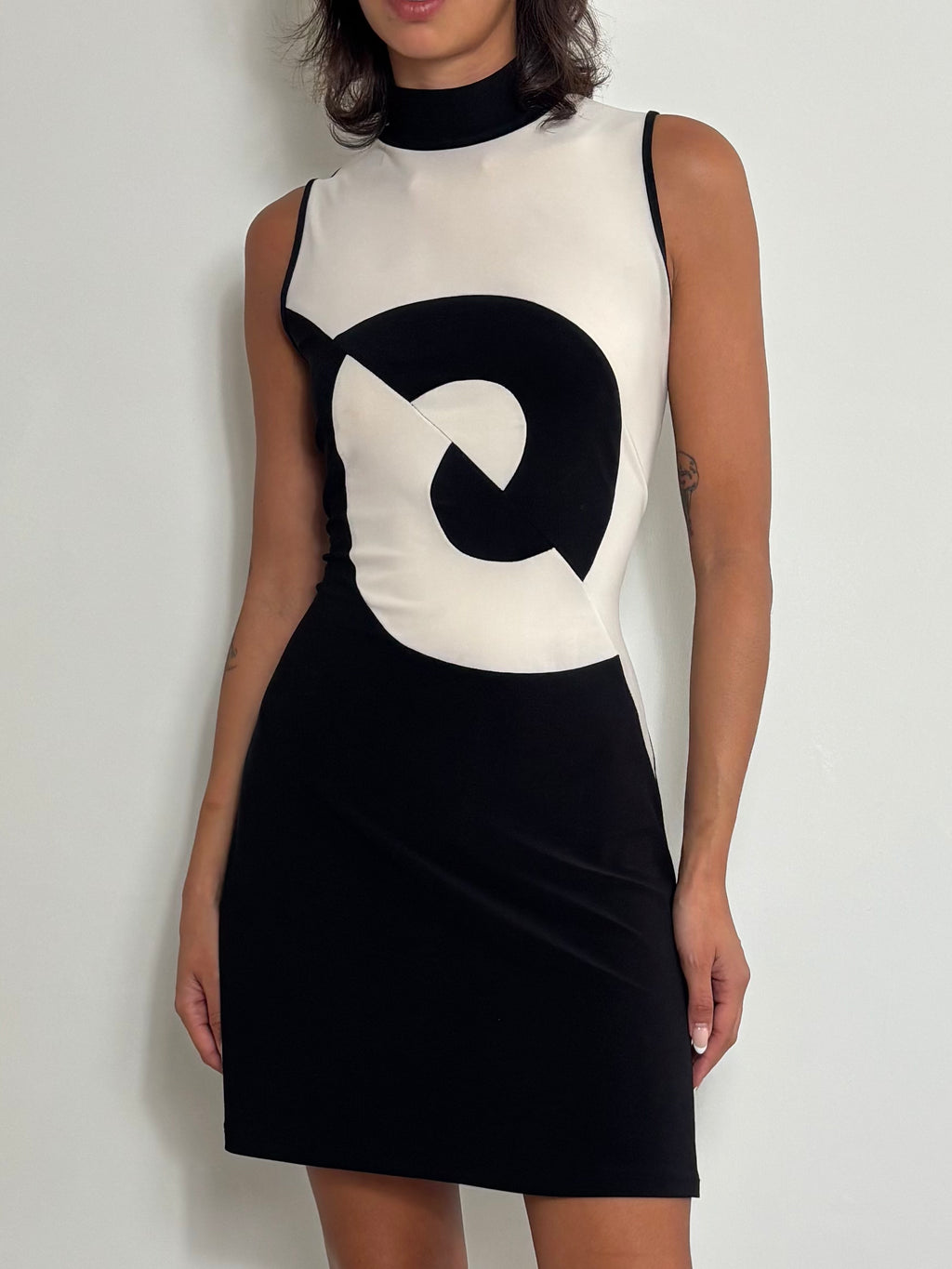 Vintage Monochromatic Geometric Shift Dress High Neck Abstract Spiral Pattern 60s
