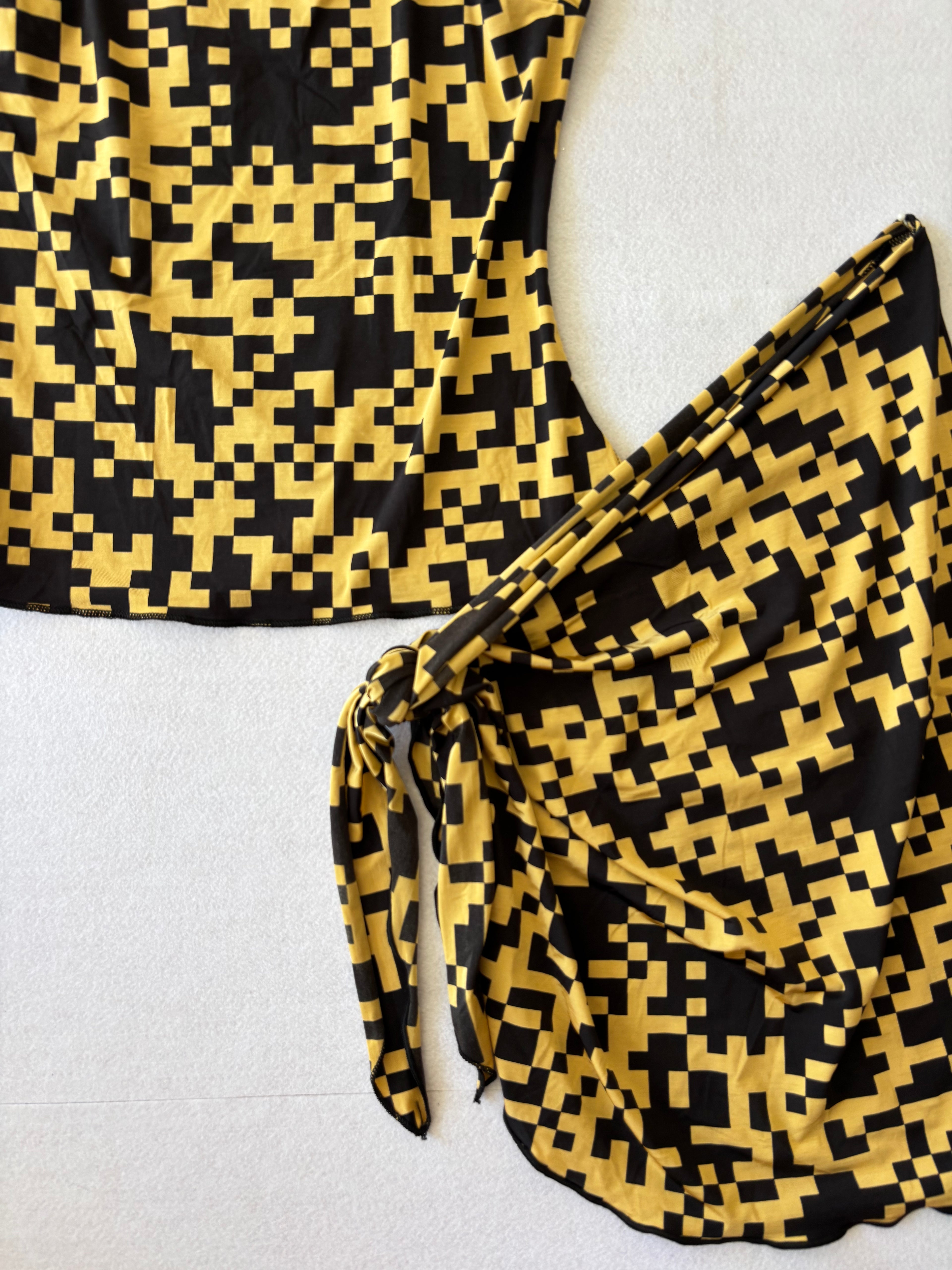 Conjunto de Top de Pescoço e Saia Sarongue Amarelo e Preto (XS)